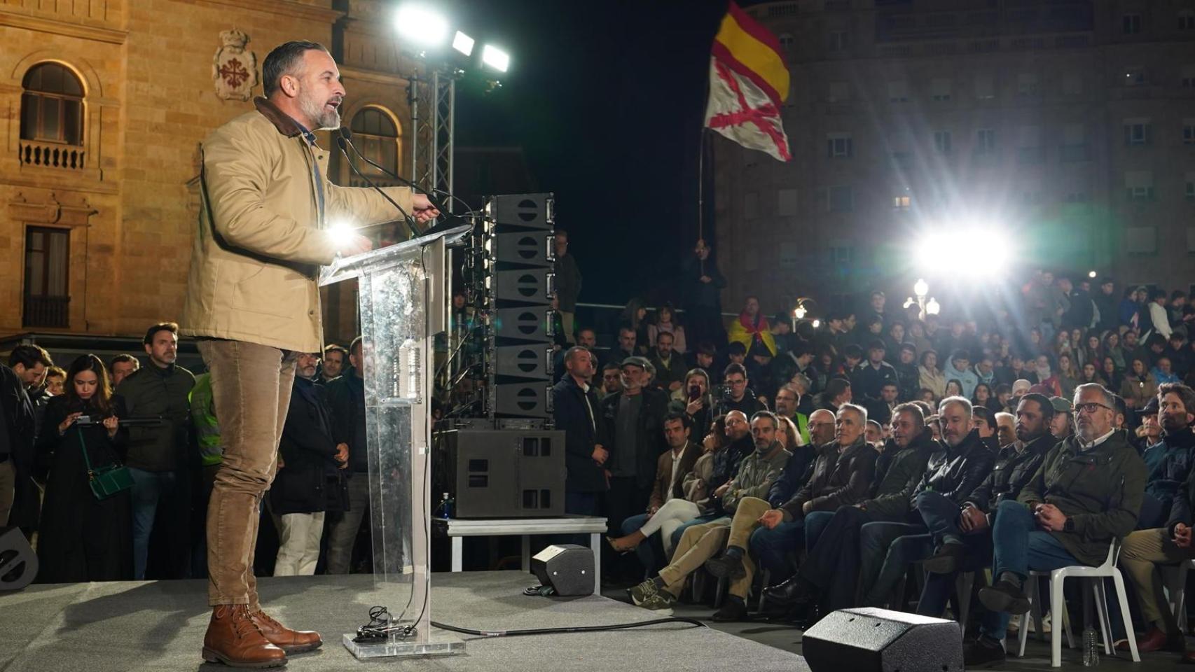 El fracaso de Vox con su ley de "los españoles, primero": la aprobó hace un año en Valencia para ayudas y es papel mojado