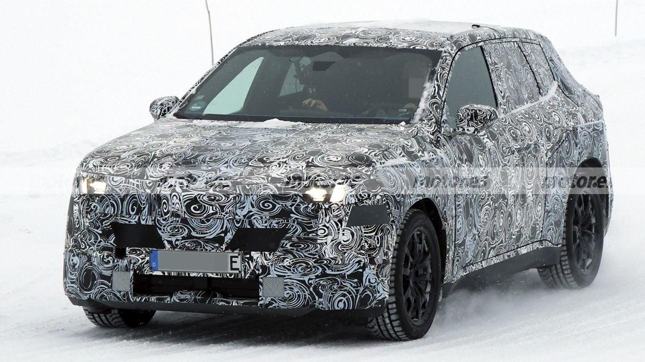 El nuevo BMW iX1 2027 promete hasta 700 km y ya se deja ver en pruebas sobre hielo