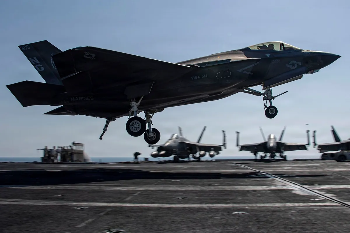 EEUU bombardea la isla de Jark, corazón del petróleo de Irán