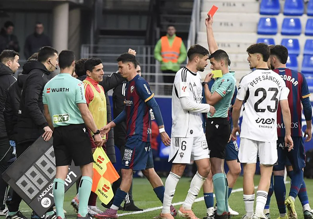 Un Huesca en horas bajas trata de remontar el vuelo