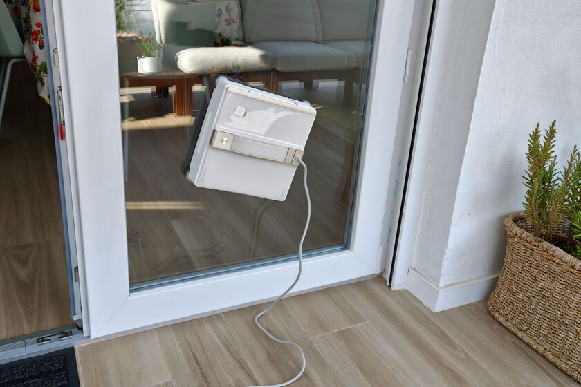 Odio limpiar los cristales, así que he dejado que el Dreame C1 lo haga por mí