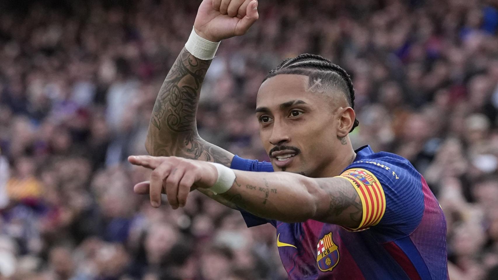 El Barça 'vota' por seguir líder de La Liga con una plácida goleada ante el Sevilla