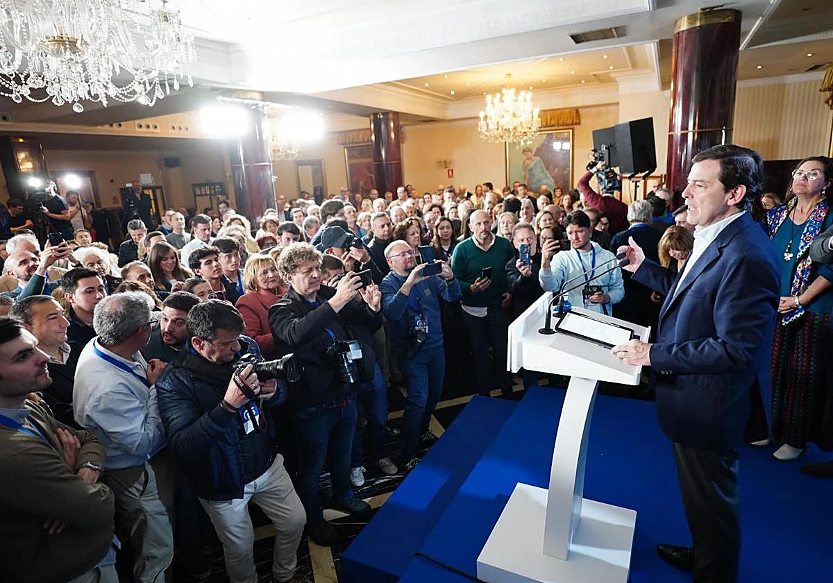 Euforia en Génova por contener a Vox en Castilla y León a la espera de desbloquear Extremadura y Aragón