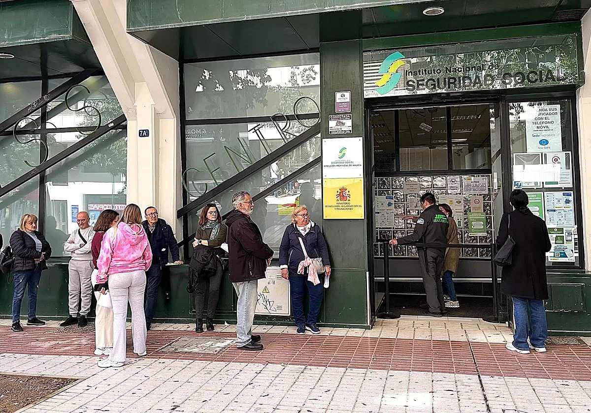 La tarea casi imposible de pedir cita para jubilarse o apuntarse al paro