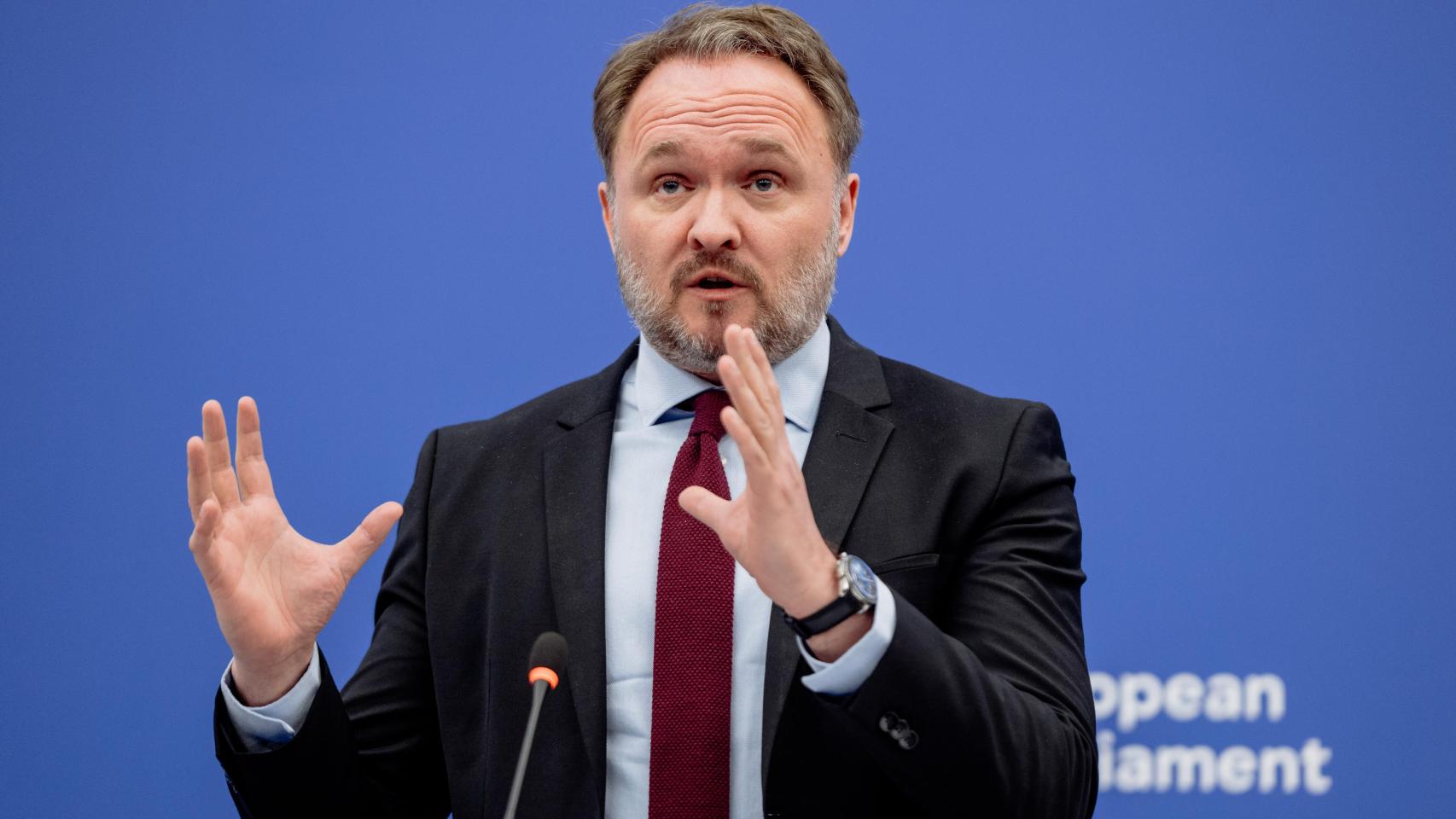 Bruselas rechaza reanudar las compras de energía rusa y avisa: "No volveremos a importar ni una molécula"