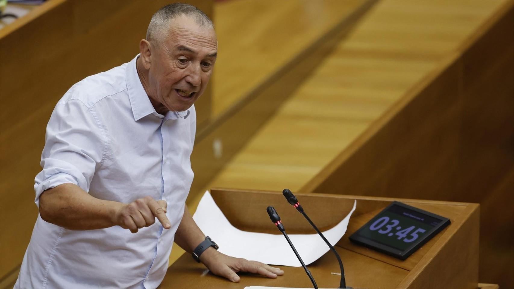 PSOE y Compromís acatan el archivo a Mazón pero piden que entregue su acta de diputado: "No puede seguir en Les Corts"