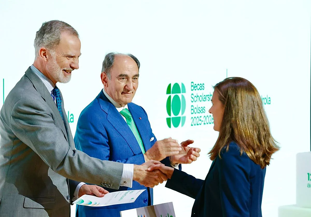 El rey Felipe VI entrega las becas de formación de Iberdrola para impulsar el talento y la empleabilidad