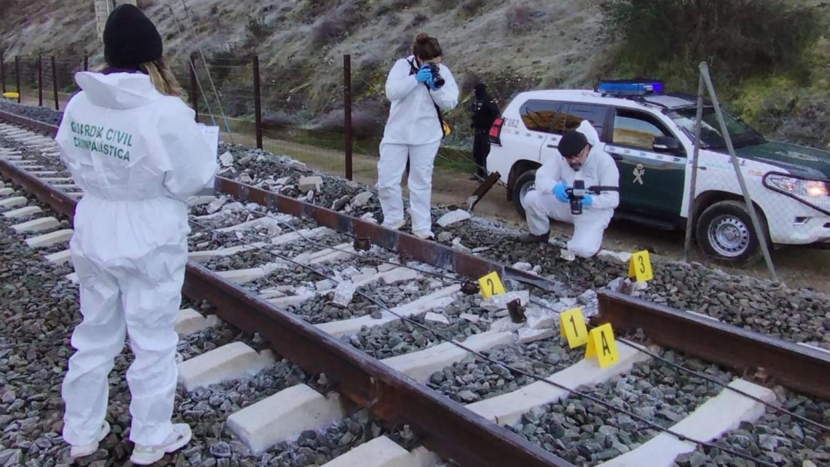 Los investigadores del accidente de Adamuz sospechan ahora que la vía estaba rota desde la noche anterior