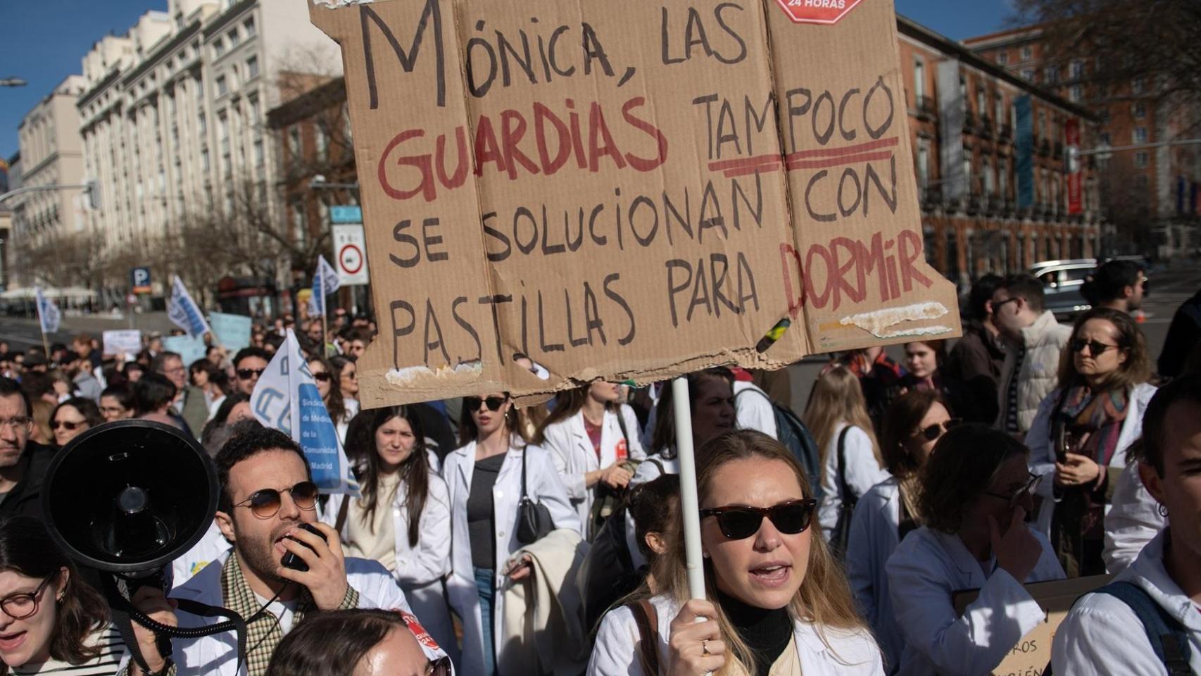 Los sindicatos calculan un seguimiento de la huelga de médicos del 80% y las CCAA lo rebajan a un máximo del 22%