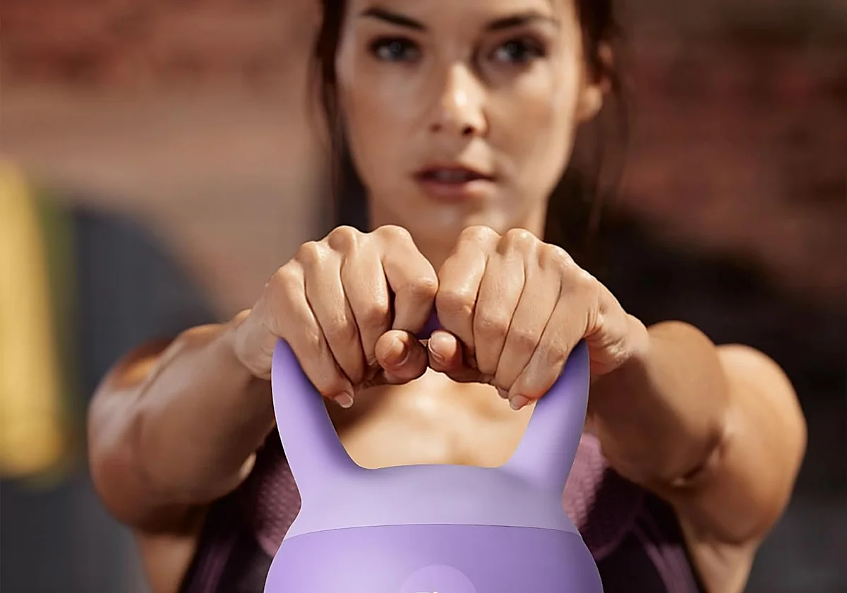 Hazte con unas pesas rusas para entrenar en casa sin complicciones