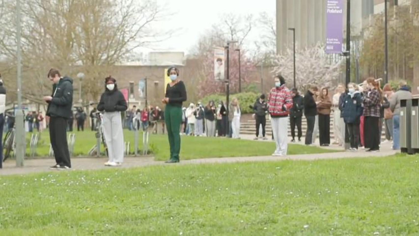 Un brote mortal de meningitis obliga a la universidad inglesa de Kent a suspender exámenes presenciales: hay dos fallecidos