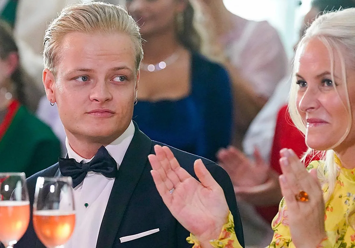 Mette-Marit visita a su hijo en prisión después de cinco semanas desaparecida