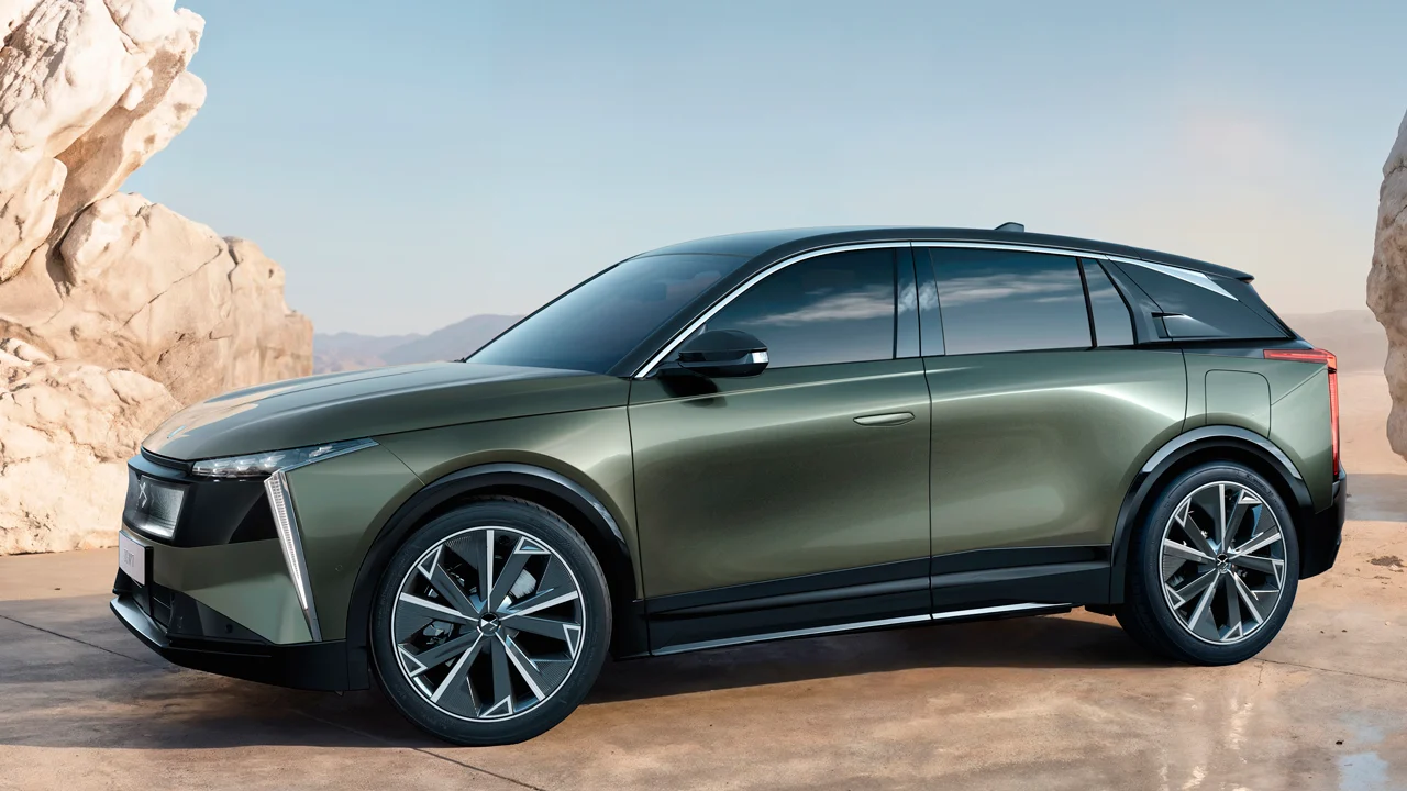 El nuevo DS Nº7 eléctrico e híbrido llega con +1.000 km de autonomía y un interior familiar que impresiona