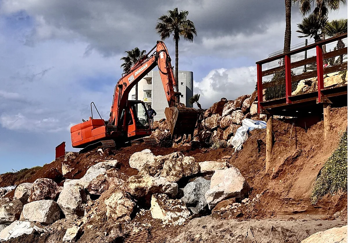 Mijas destina 470.000 euros para reparar los daños de los temporales en las playas y la Senda Litoral