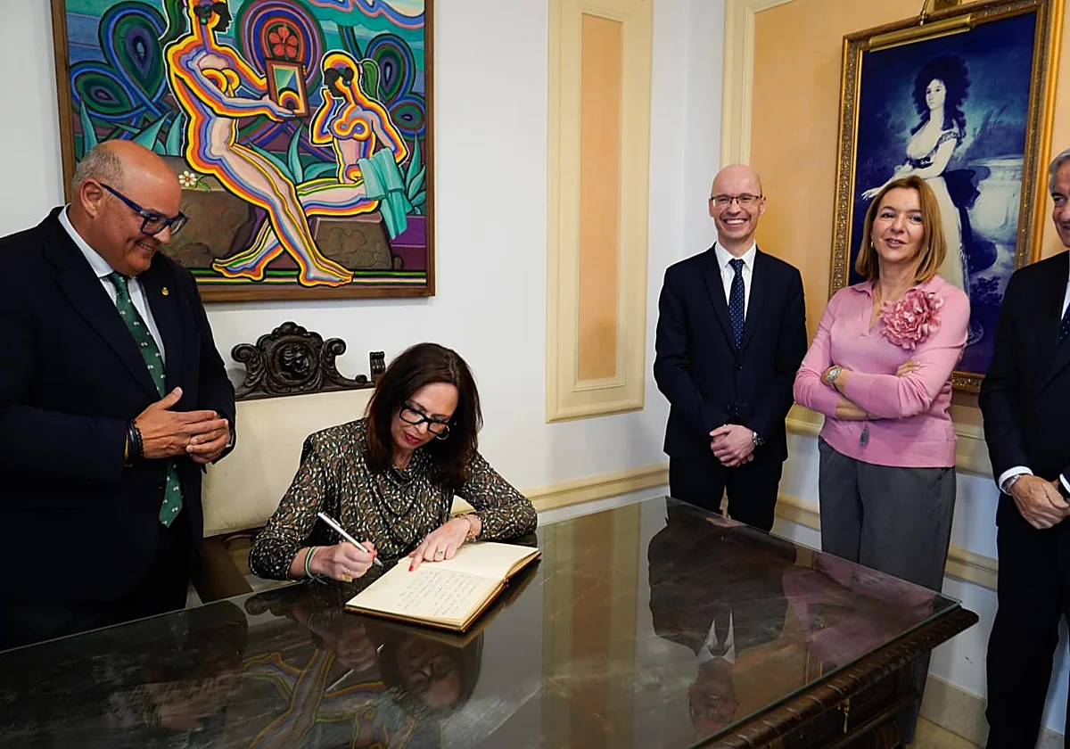 Vélez-Málaga se integrará en el Consorcio de Transportes y abaratará hasta un 80% los viajes a la capital