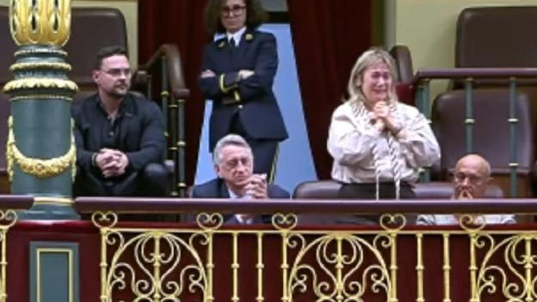 Llorar en el Congreso: la madre de Marta Calvo emociona a los diputados, pero su causa fracasa por el voto del PSOE y sus socios