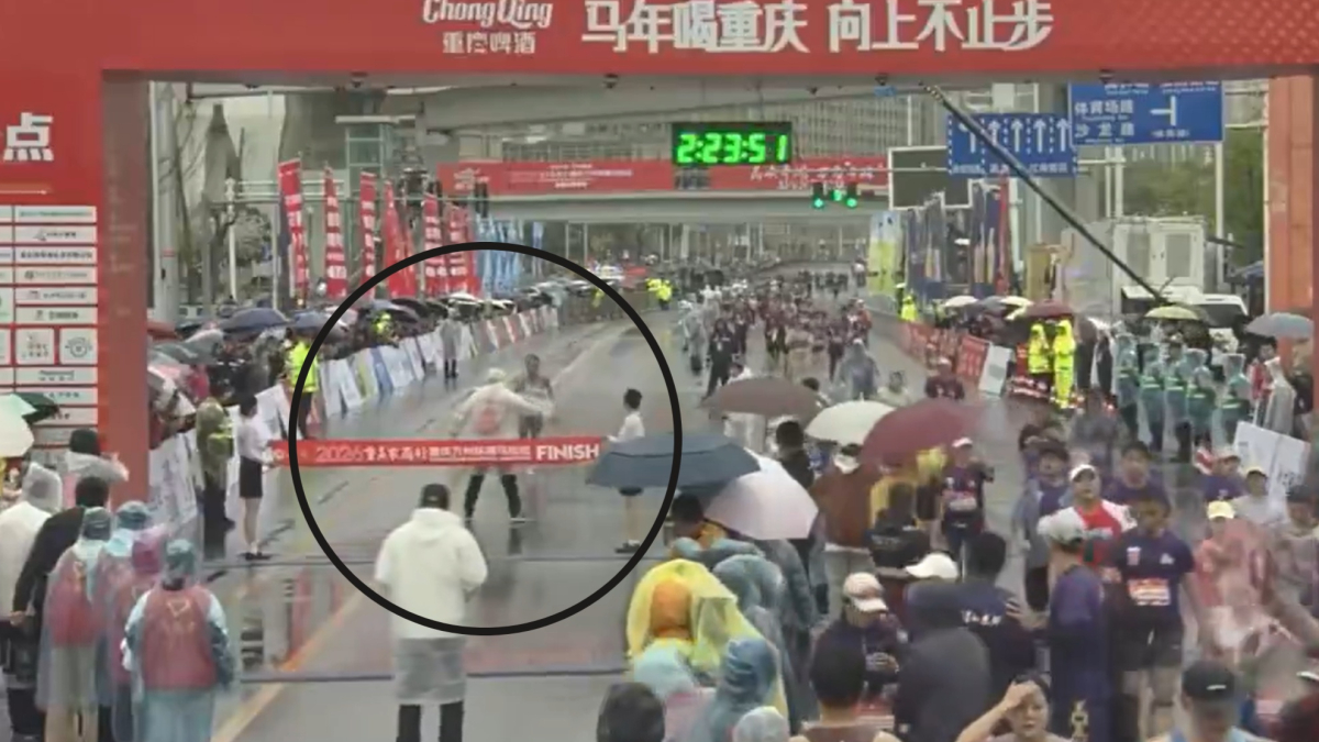 Suspenden un año al funcionario que 'equivocó' al ganador de un maratón en China