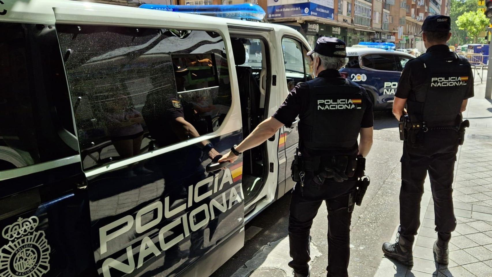 Cae una red con seis detenidos por prostituir a mujeres y obligarlas a atender a menores en un chalé de Ciudad Lineal