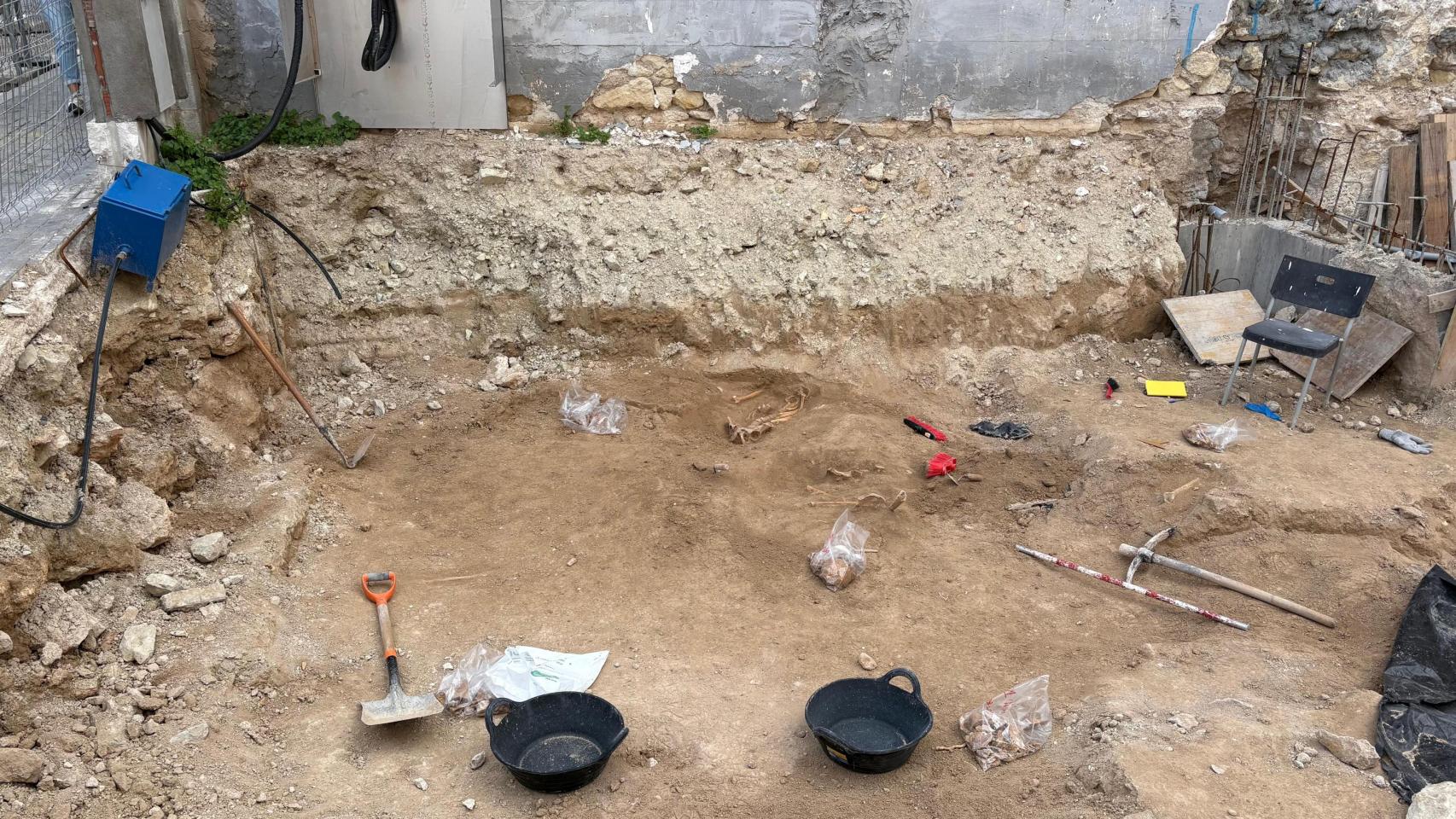 Descubren restos óseos humanos cuando realizaban unas obras en Alicante: "No sabemos cuántos hay"