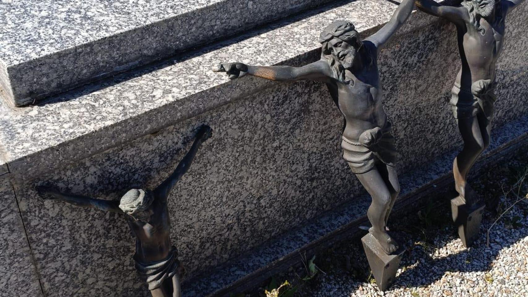 Ladrones de crucifijos en Ourense: Roban 51 en tres cementerios distintos