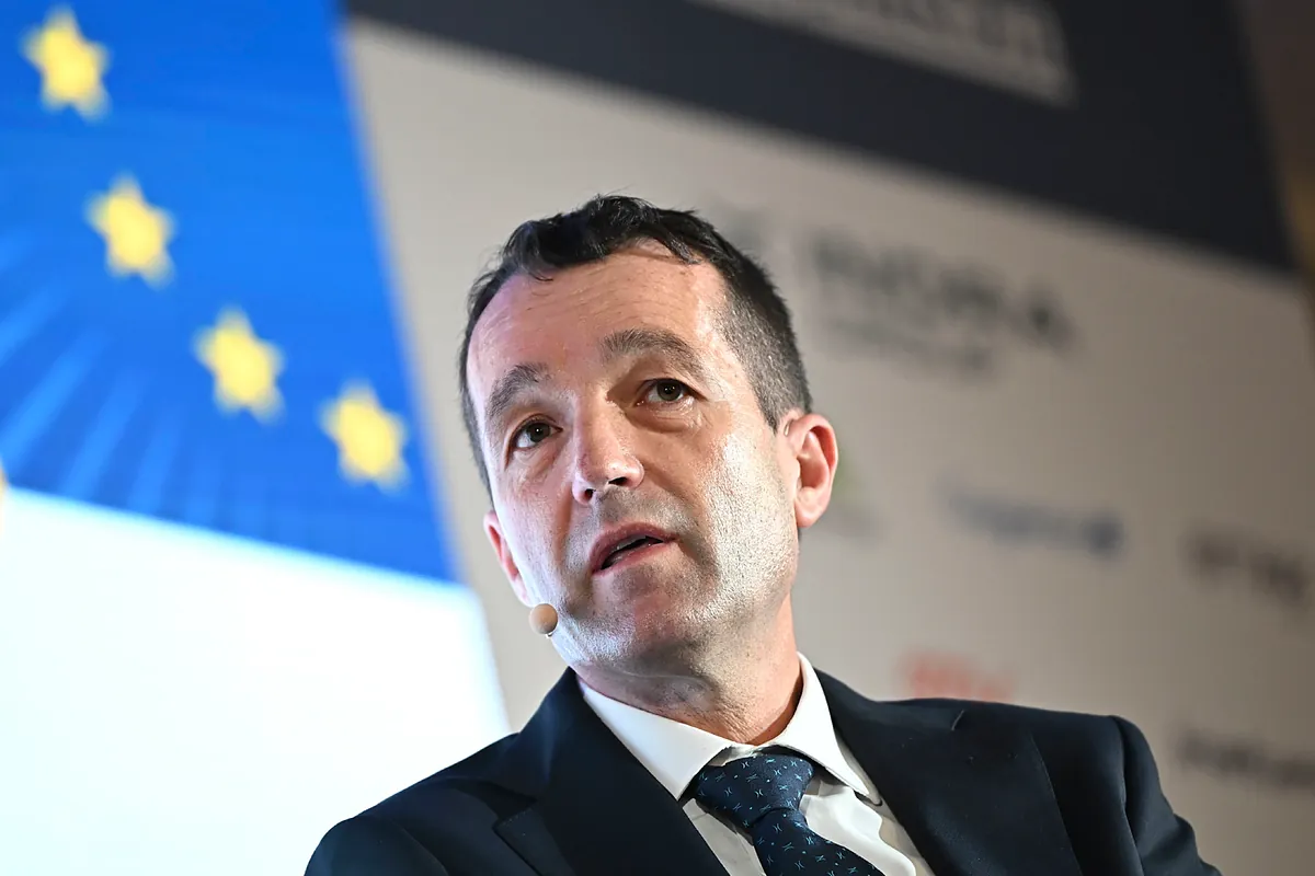 Escribano echa un pulso a Moncloa para mantenerse al frente de Indra