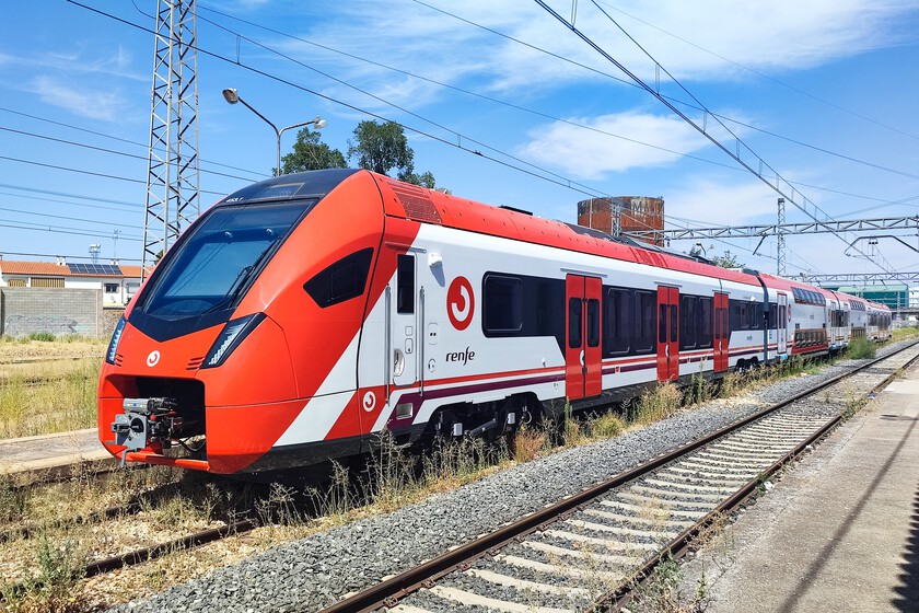 Trenes de 200 metros y dos pisos: el plan del Gobierno para que el Cercanías más usado de España deje de ser un caos