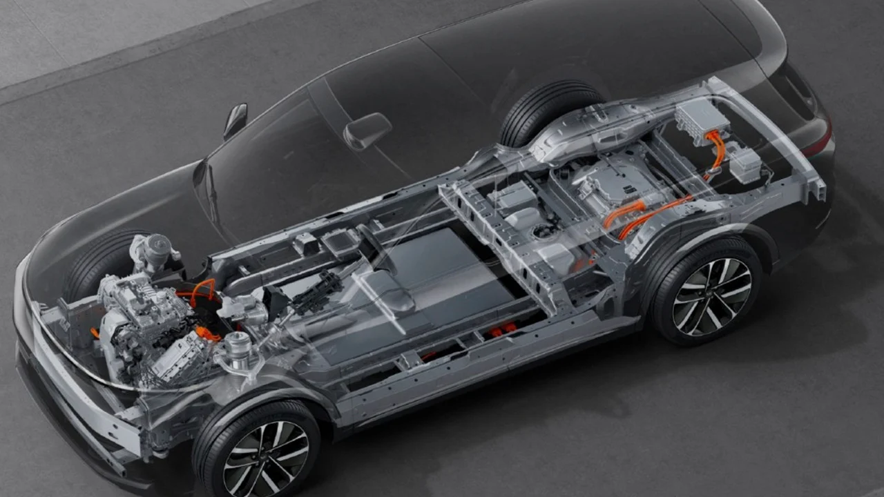 El coche que te venden como eléctrico pero Europa dice que no lo es: el caso de los nuevos EREV