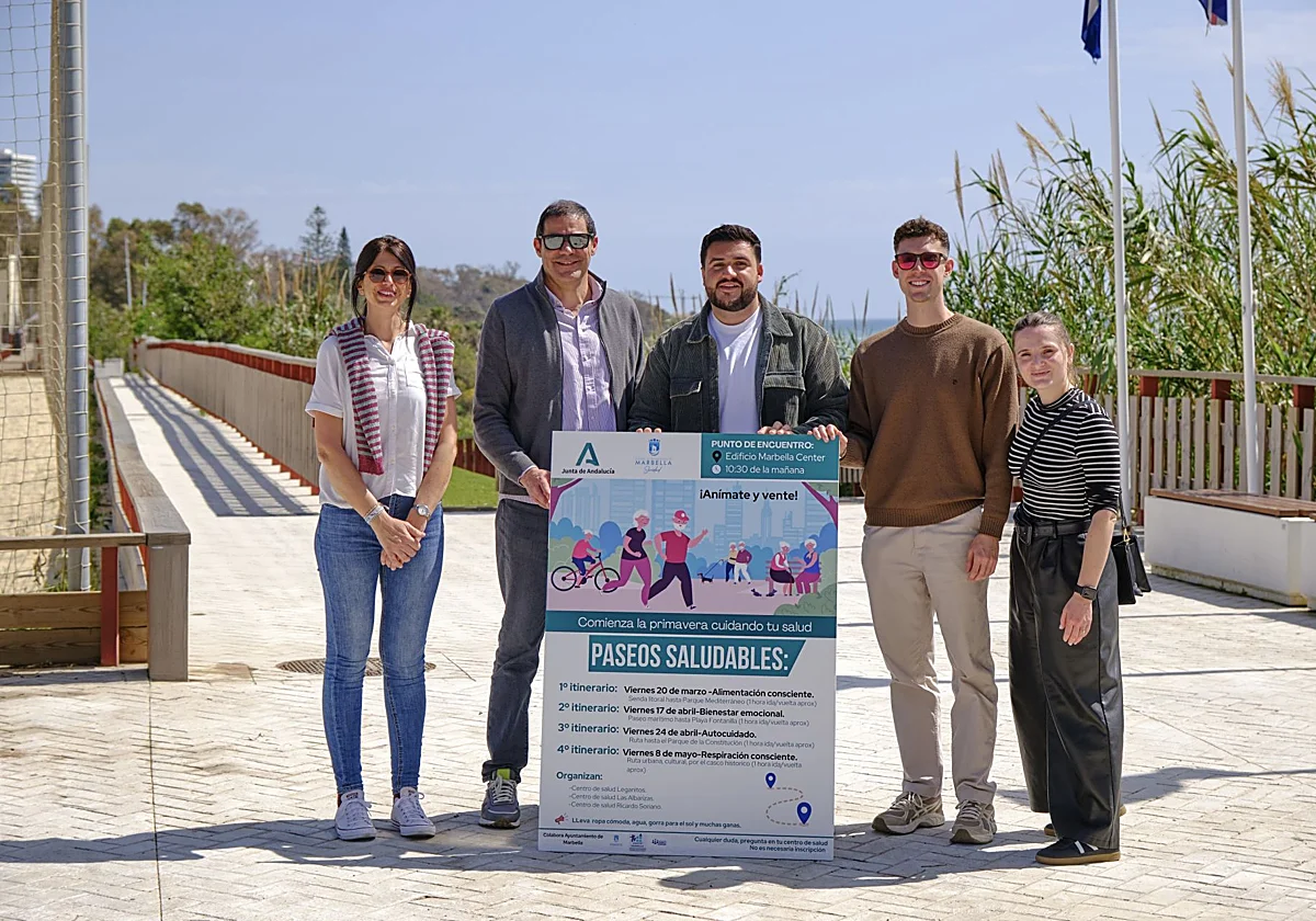 La costa, un parque y el Casco Histórico: Marbella y la Junta organizan rutas a pie para fomentar la actividad