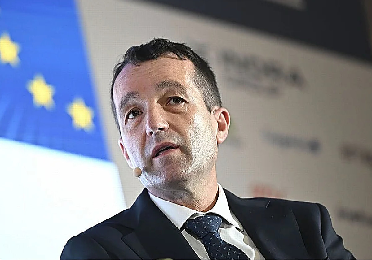 El Gobierno muestra su «preocupación» y pide frenar la fusión entre Indra y Escribano