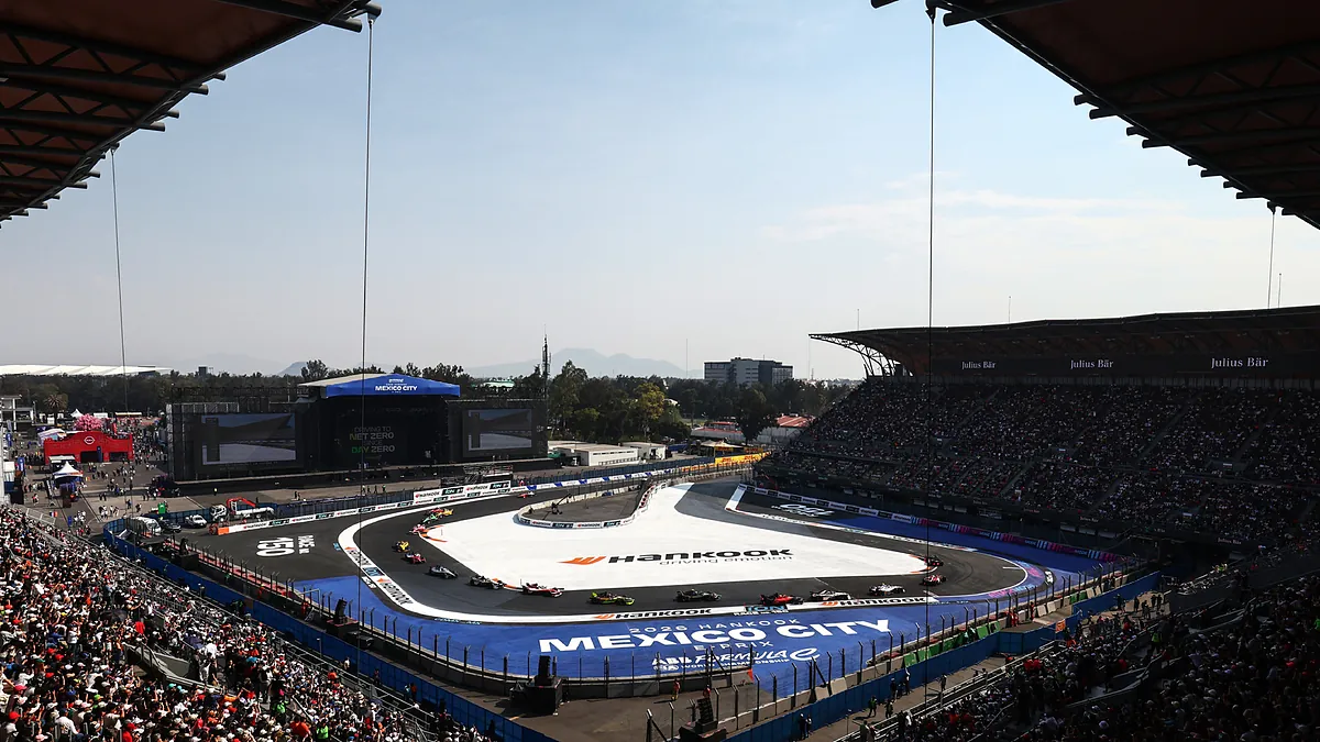 Los "dos españolitos que se atrevieron a cerrar Pekín" traen la Fórmula E a Madrid