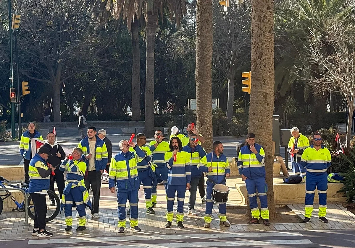 Malaga sanitation workers launch hunger strike after negotiations fail
