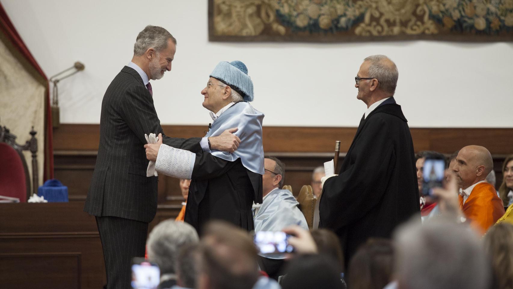El presidente de Italia, Sergio Mattarella, es ya doctor Honoris Causa de la USAL: "Europa tiene que saber decir que no"