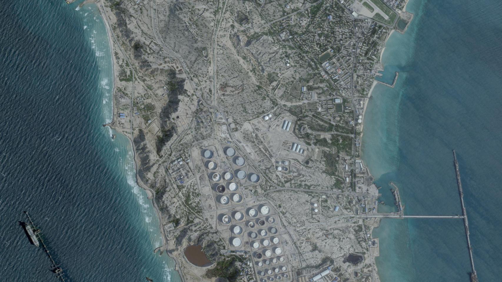 Trump amenaza con atacar la isla de Jark en plena campaña contra objetivos navales de Irán: "Puedo hacerlo cuando quiera"