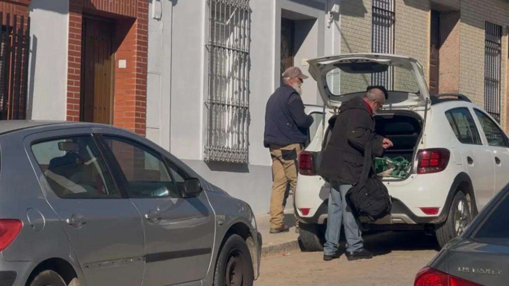Juli y Lolo reducen de forma voluntaria su tiempo de patio en la cárcel de Badajoz: "Los reos les llaman asesinos de mujeres"