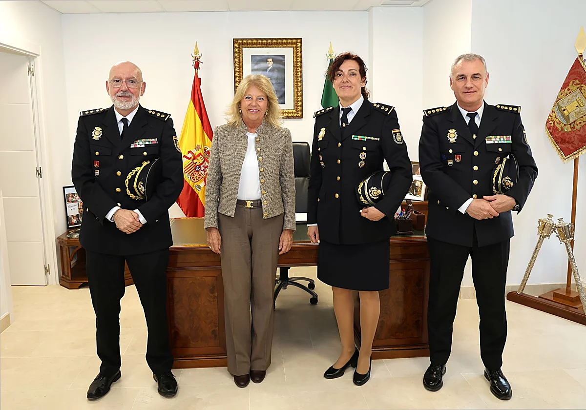 La alcaldesa recibe en el Ayuntamiento a la nueva comisaria de Marbella