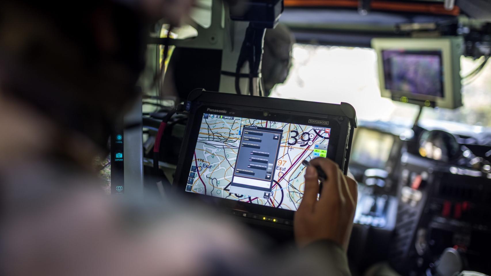 Los algoritmos en el campo de batalla: cómo la IA ayuda en el análisis de inteligencia e influye en el disparo final