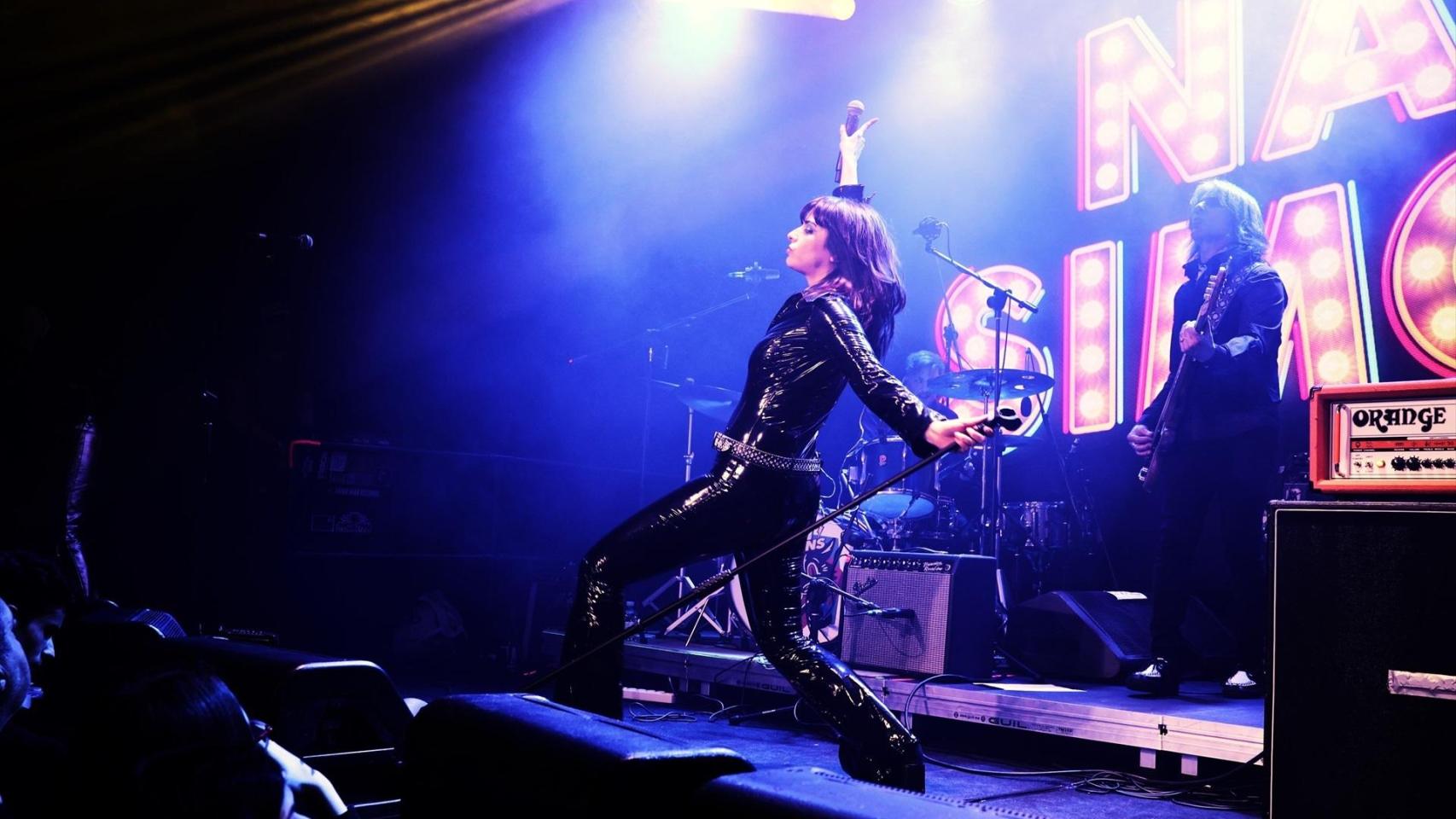 Nat Simons reafirma en Madrid su identidad de rock clásico en castellano