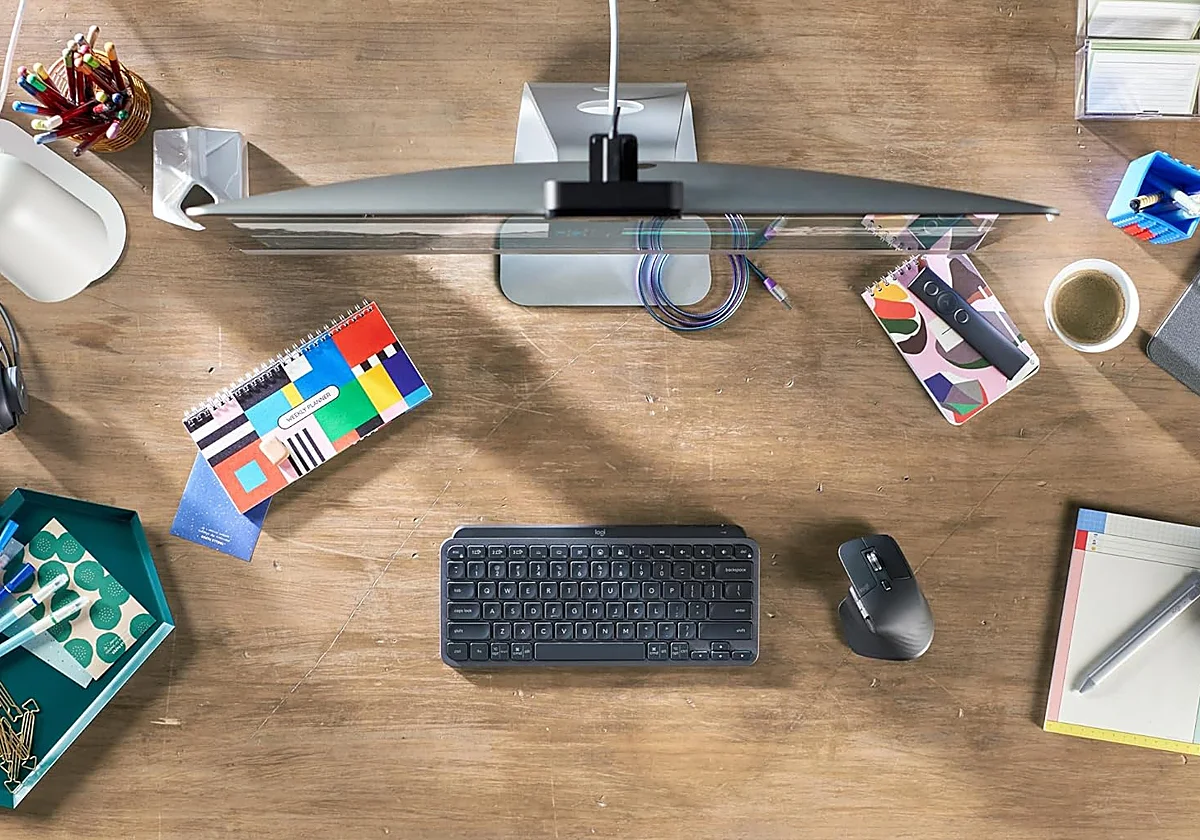 Organiza tu escritorio y gana espacio con el teclado inalámbrico Logitech MX Keys Mini