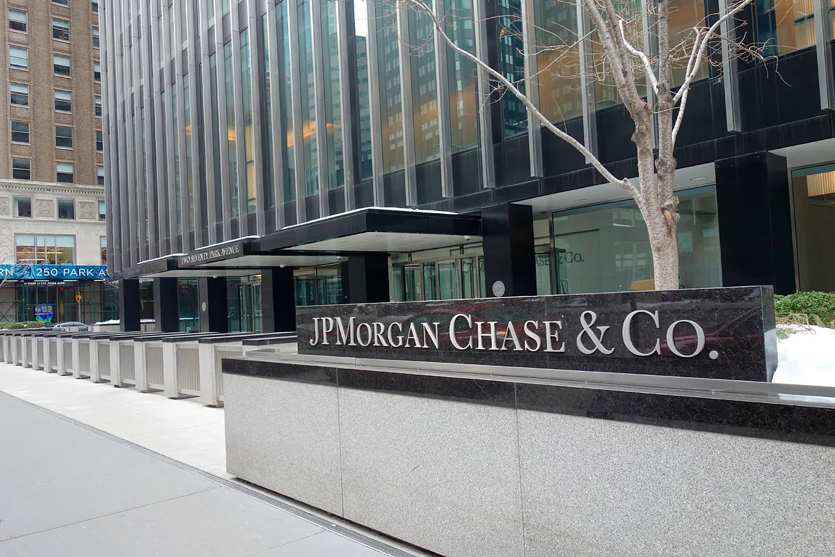 JPMorgan implanta una tecnología para vigilar las horas de trabajo de los banqueros junior