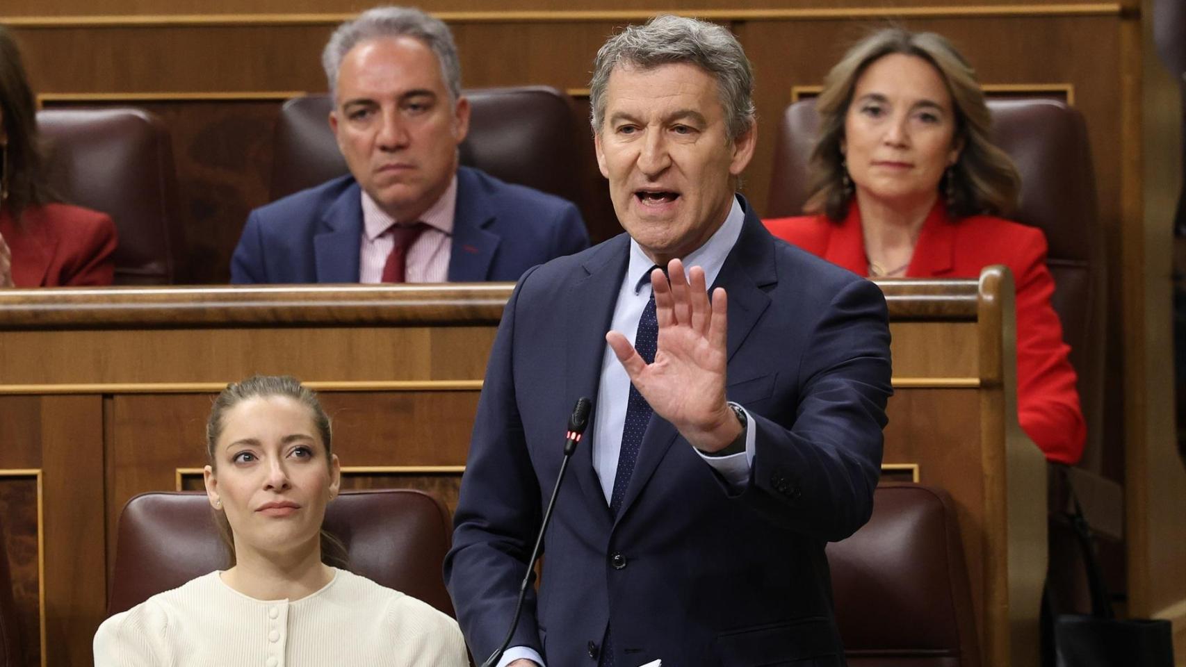 Última hora política, en directo | El PP advierte que el Gobierno está "en llamas" y con ministros "en rebeldía" por el plan anticrisis de Sánchez