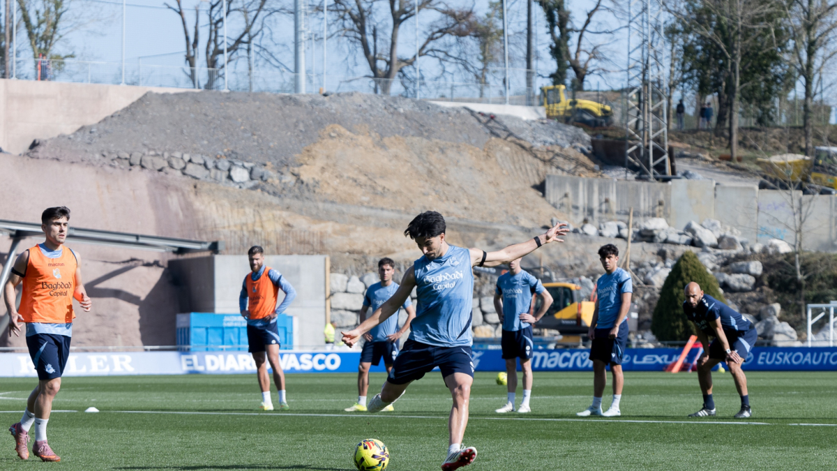 Carlos Soler y 'Barrene' se unen a Remiro y Oyarzabal como imagen de la Real en la selección