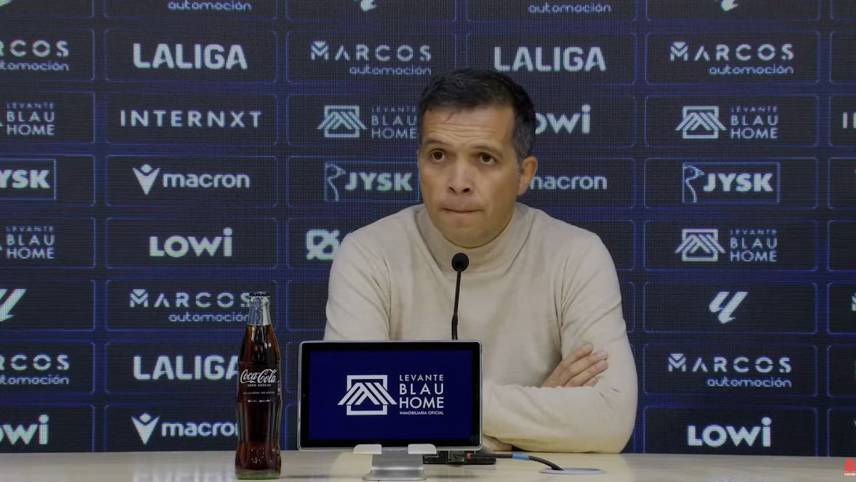 Luís Castro: "Tenemos que jugar sin presión, porque no nos da"