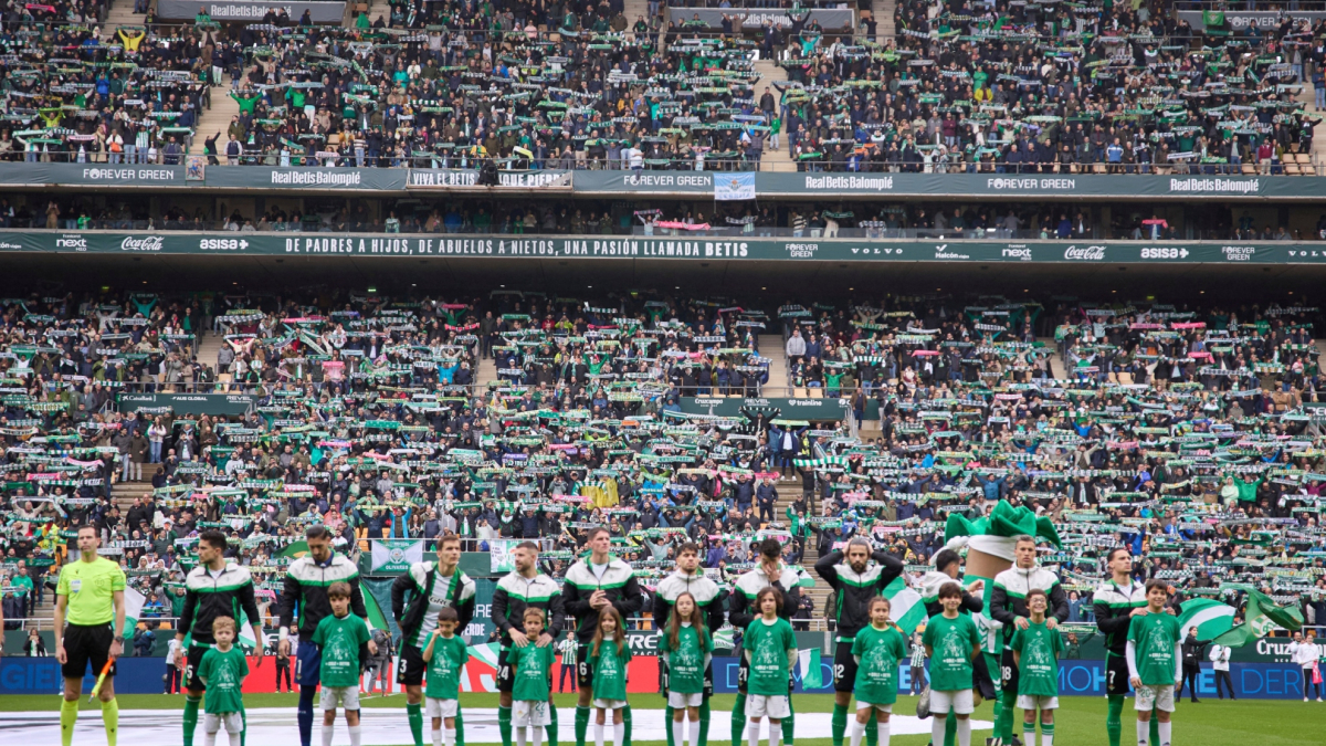 Límite 48 horas para el cambio de 'piel' de La Cartuja en la final de Copa