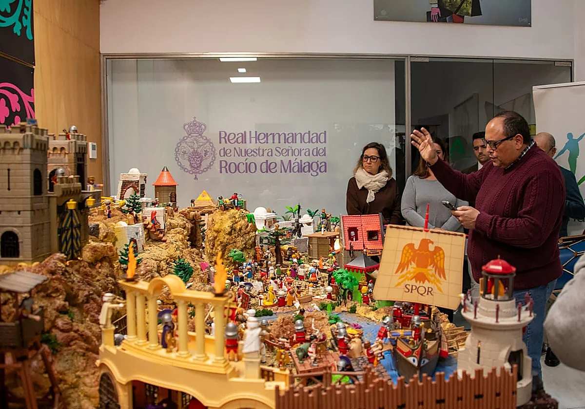 La Hermandad del Rocío de Málaga bendice su belén de Playmobil