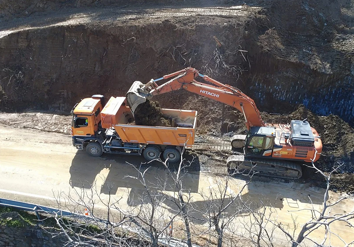 Avanzan las obras de reparación en la MA-8306 tras los daños por las lluvias en la Serranía de Ronda