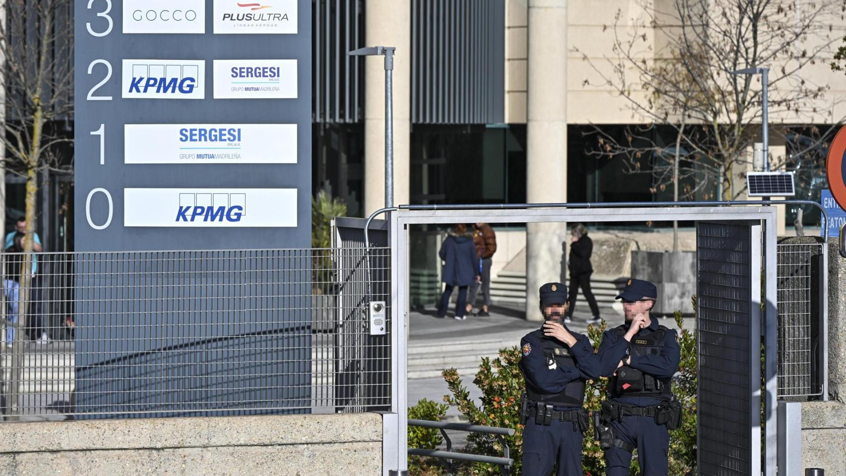 En libertad con leves medidas cautelares el CEO y presidente de Plus ultra y el consultor Julio Martínez