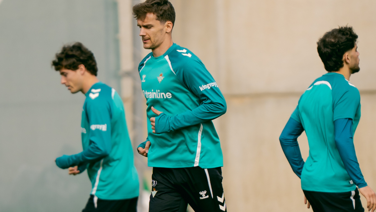 Diego Llorente, única novedad en la lista de Pellegrini para San Mamés