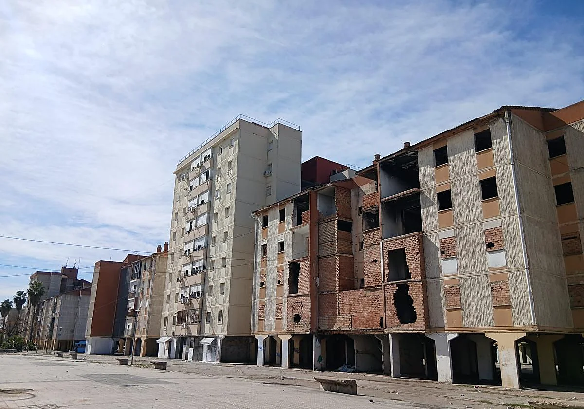 La poesía que nace bajo un limonero o entre las casas quemadas de la calle Utopía