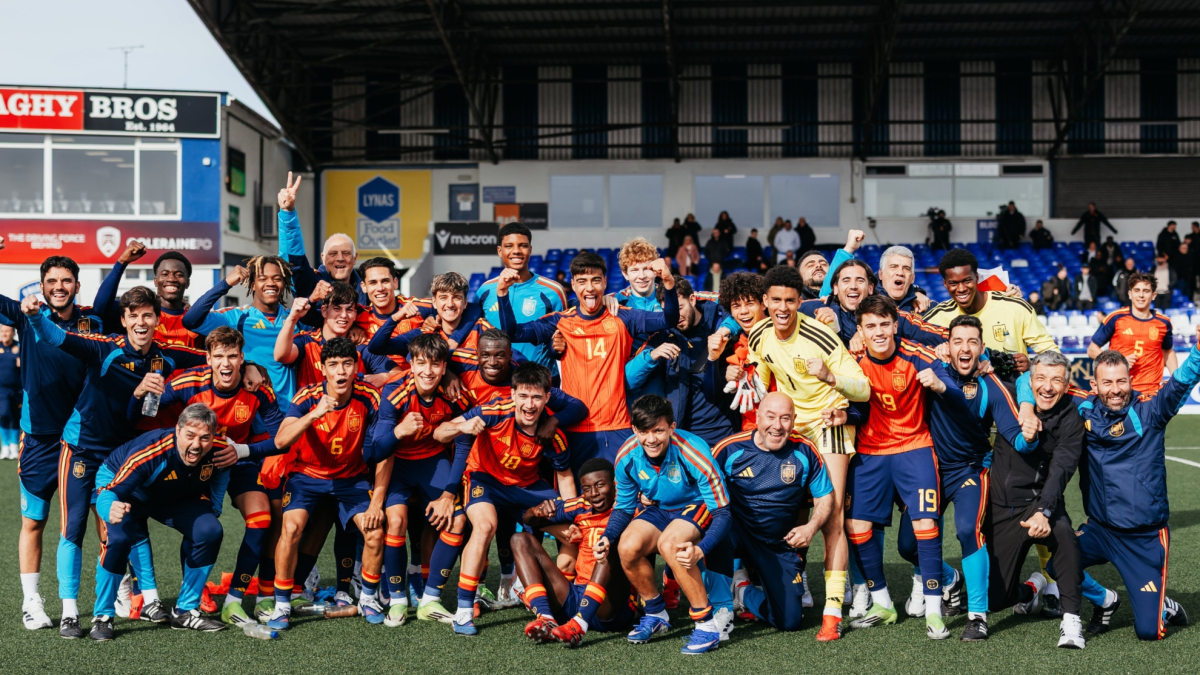 España empata y mete dos torneos en su maleta