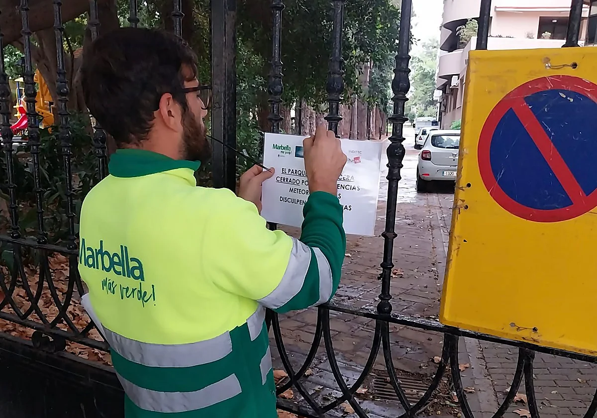 Marbella cierra de manera preventiva cuatro parques ante las previsiones meteorológicas